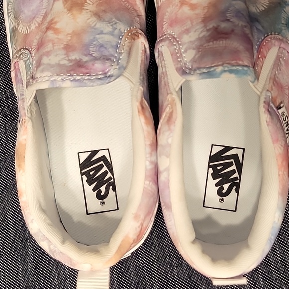 New Vans size 4 girls - Picture 4 of 5